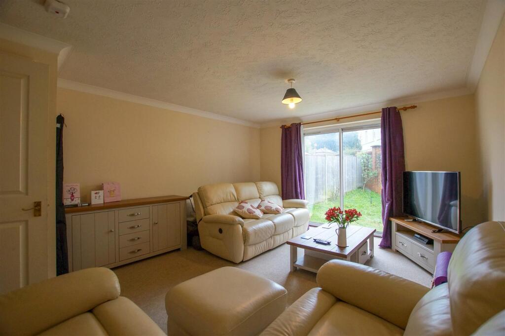 House in Chichester, East Broyle - More