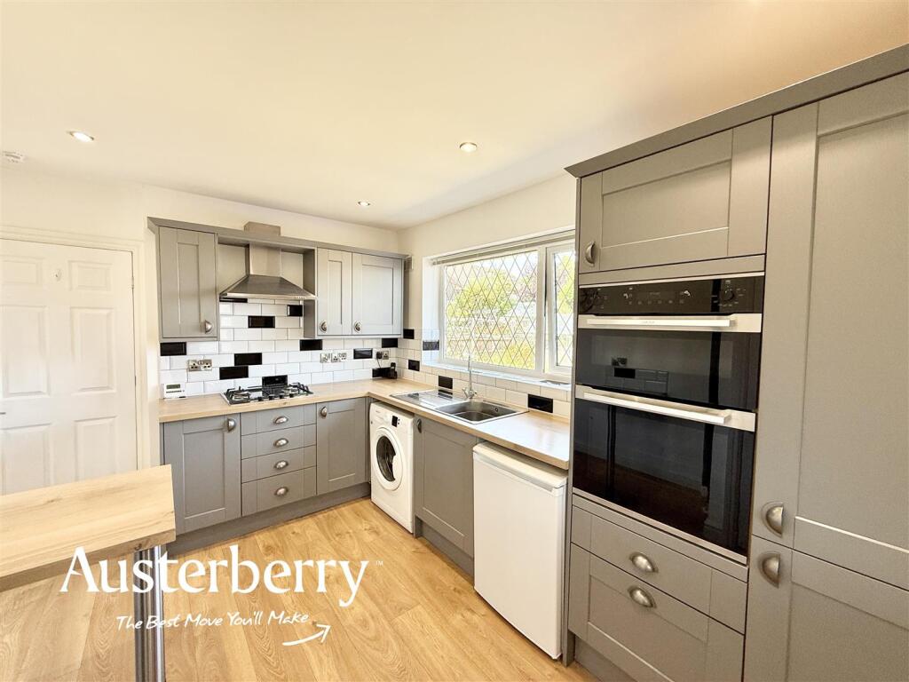 House in Stoke-on-Trent - View 4