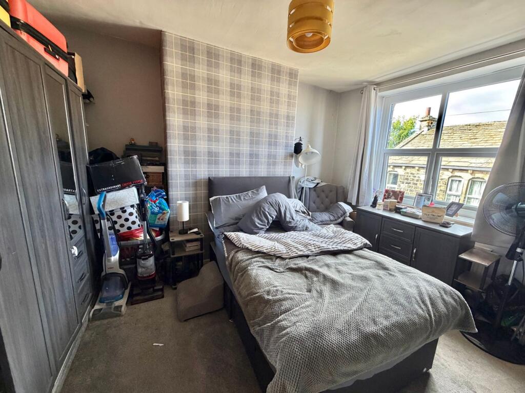 House in Bradford, Cross Roads - More