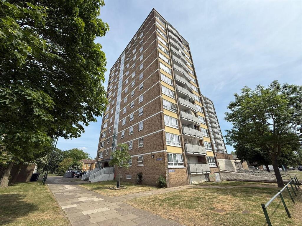 1-bed flat on Guernsey House, Eastfield Road, Enfield, £150,000