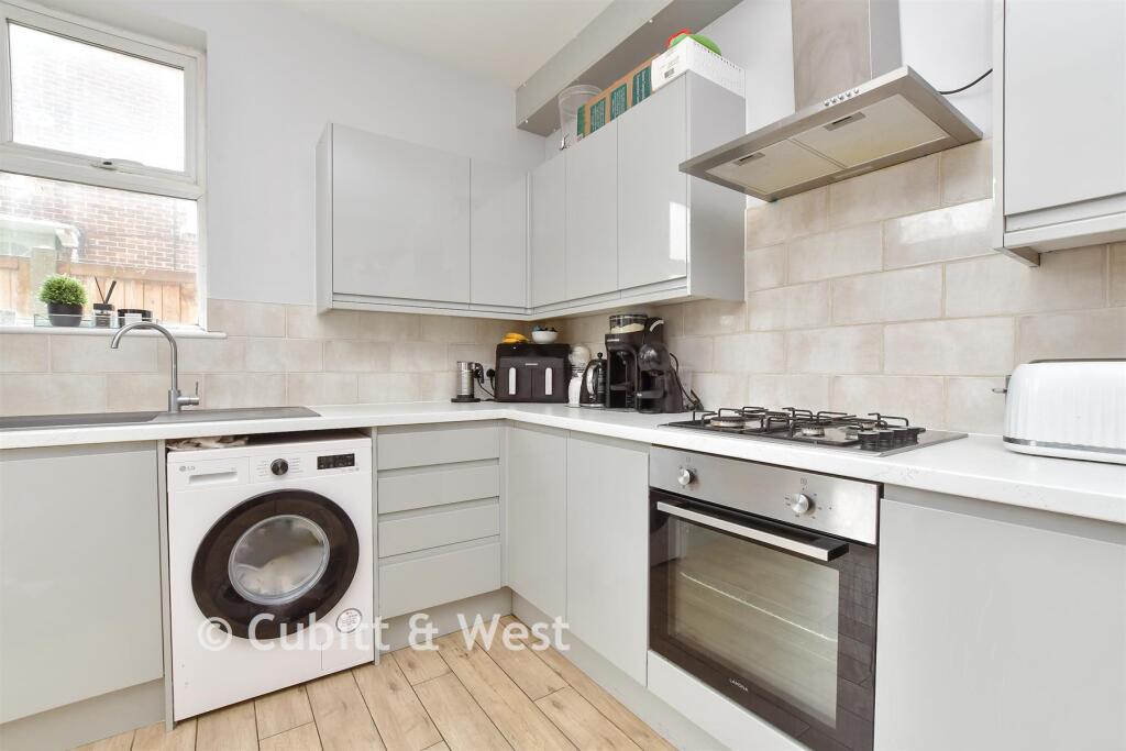 Apartment in Bromley - More