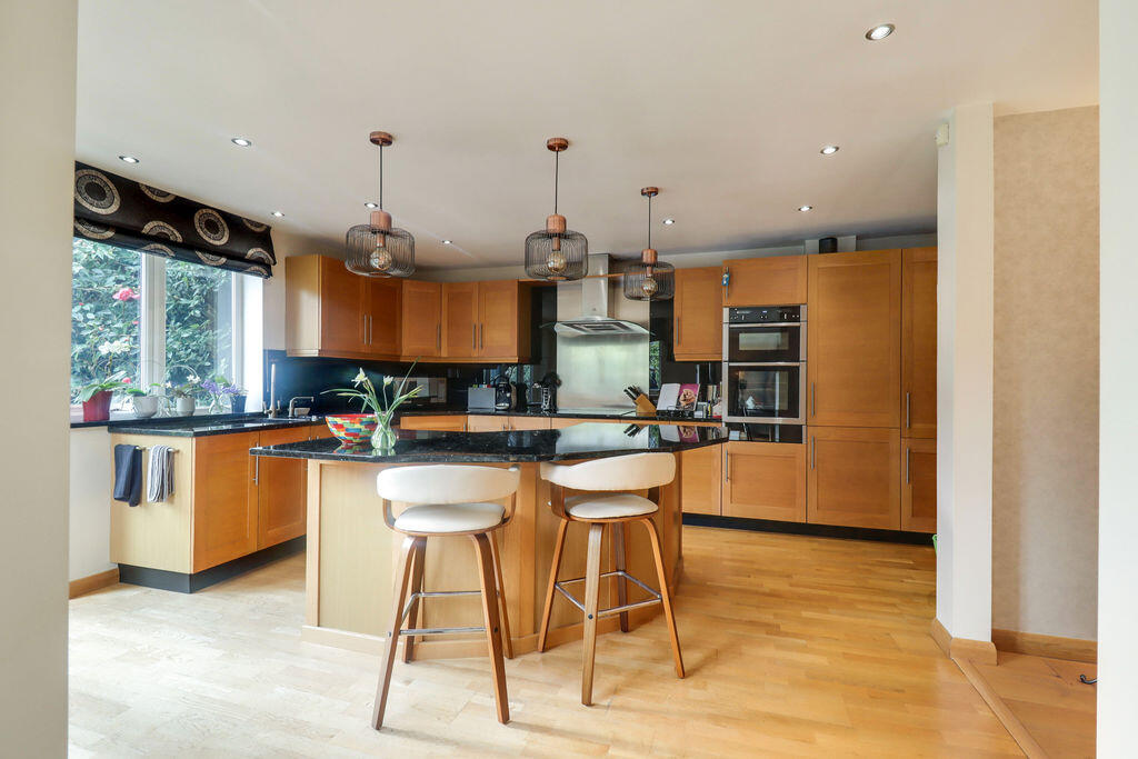 Heathpark Drive, Windlesham photo 3