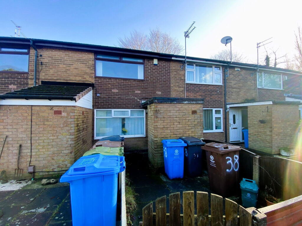 2-bed flat on 38 Clevedon Road, Chadderton, Oldham, OL9 0AH, £120,000