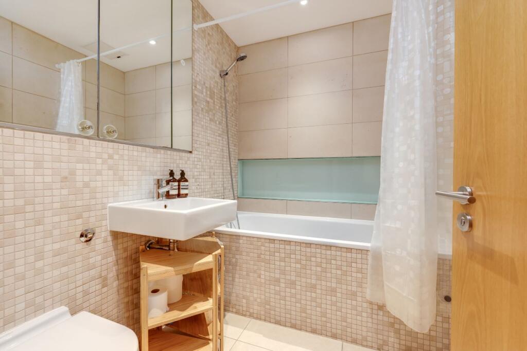 Apartment in London - More