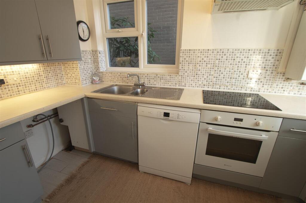Dorchester Road, Billericay photo 3