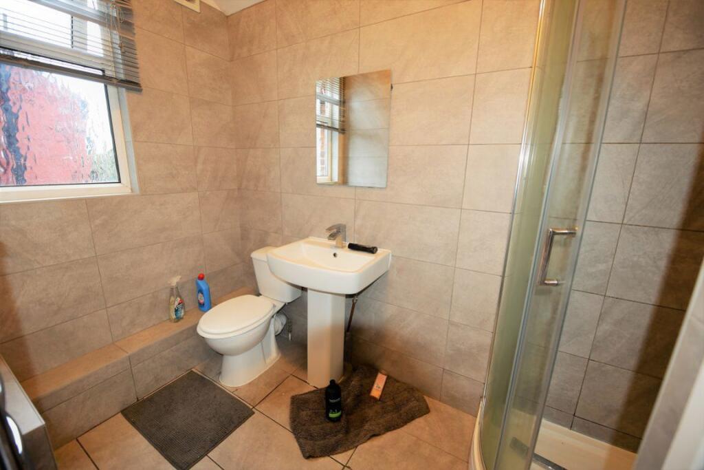 6 bedroom house for rent