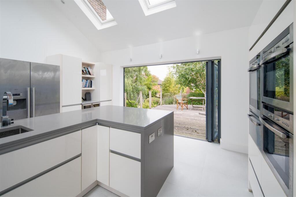 Pine Tree Close, Cowes photo 2