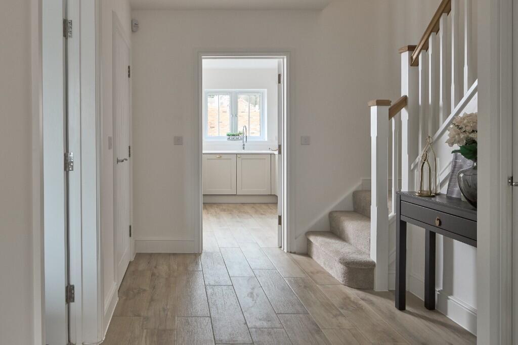 House in Rochester, Cliffe and Cliffe Woods - More