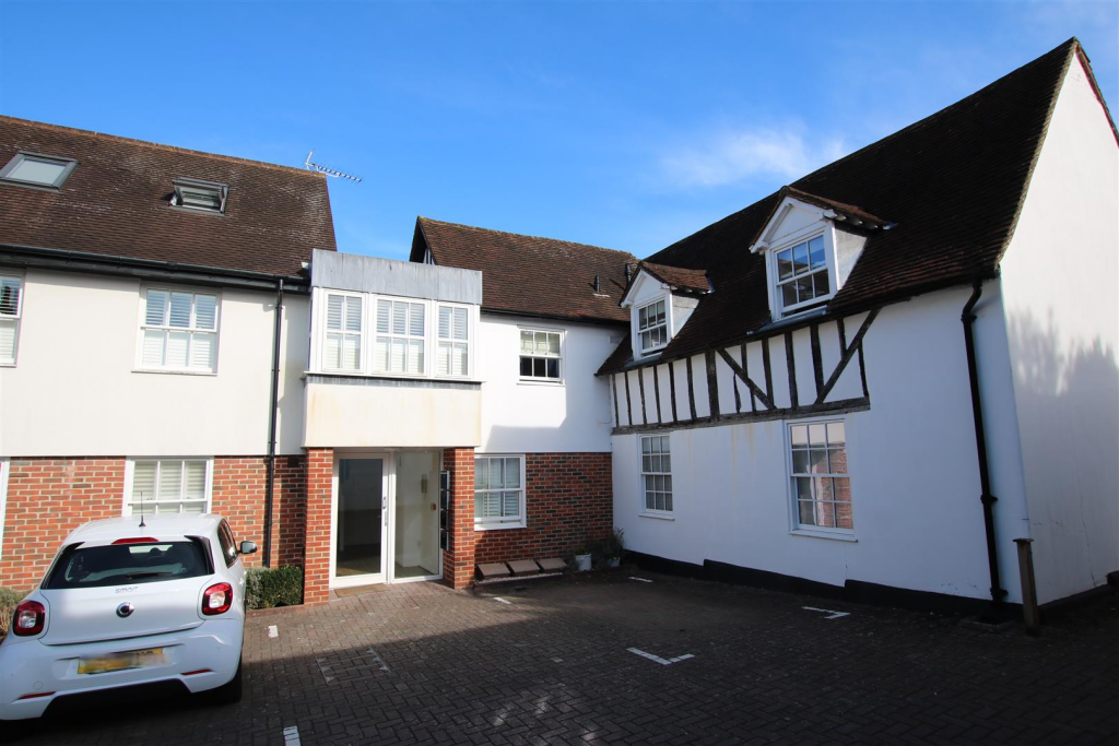 Church Street, Leatherhead, KT22 photo 4