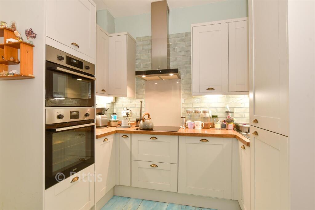 Apartment in East Cowes, Osborne - View 4