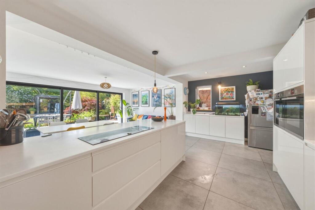 House in Rushcliffe, Abbey Park - More