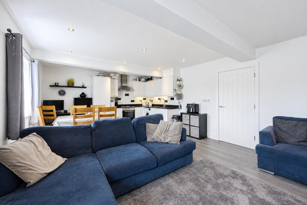 Apartment in Epsom and Ewell, Woodcote, The Wells - More