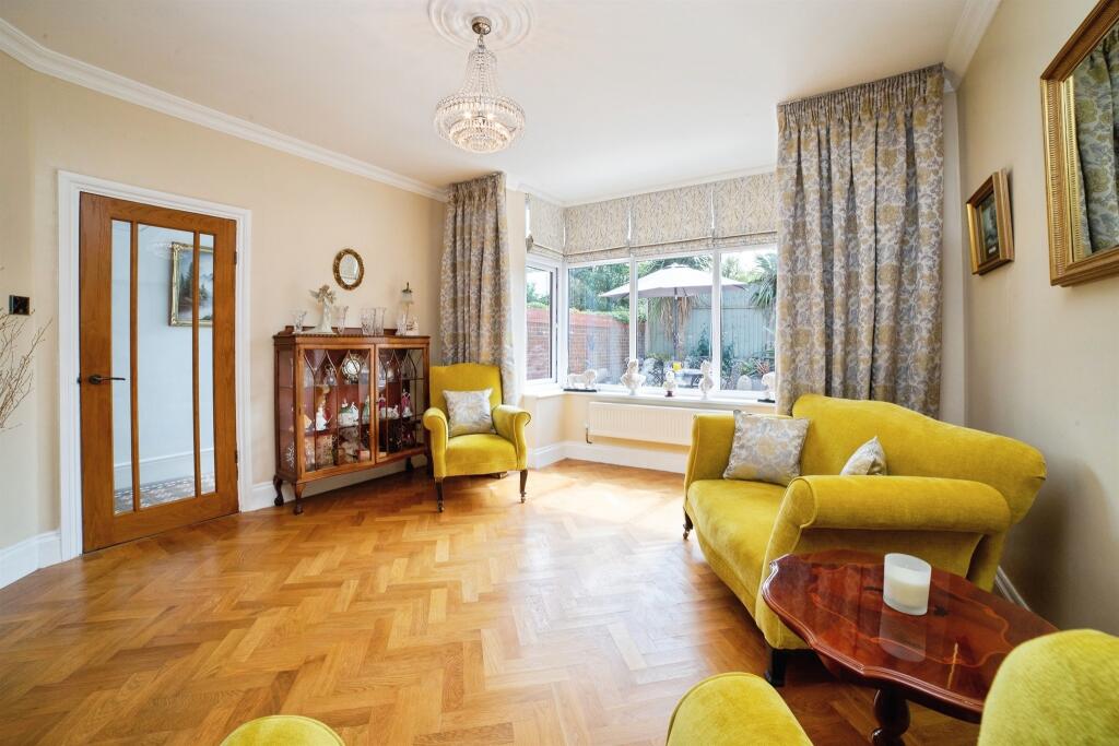 House in Amber Valley, Alfreton - More