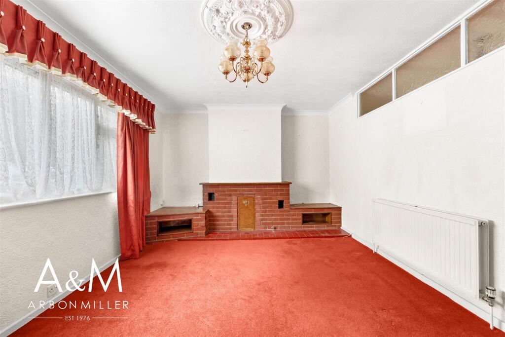 Apartment in Ilford, Barkingside - More