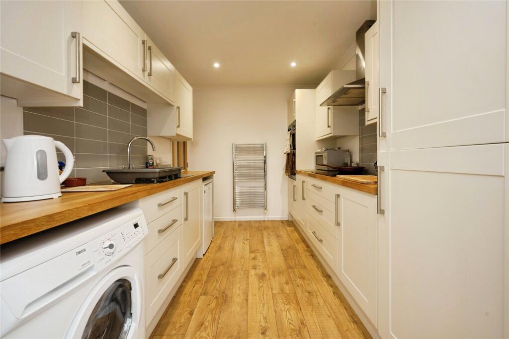 Hawleys Lane, Whitchurch, Aylesbury, Buckinghamshire, HP22 photo 4