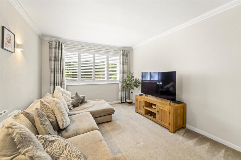 Clarendon Road, Sale photo 4