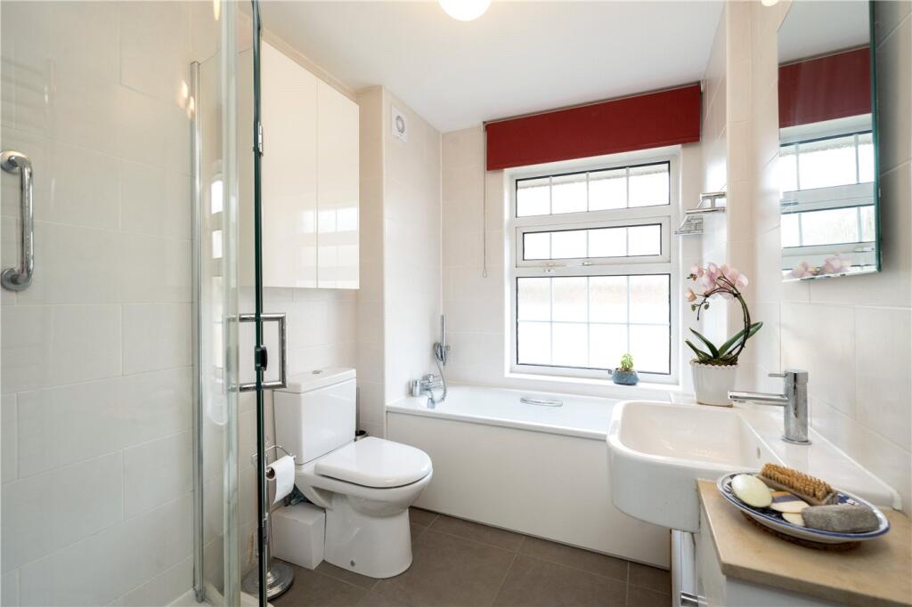 St. Margarets Crescent, London, SW15 photo 4