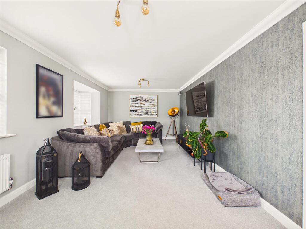 House in Hull - View 4