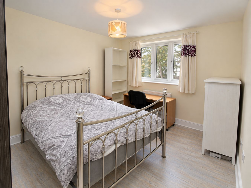 Apartment in St Albans - View 5