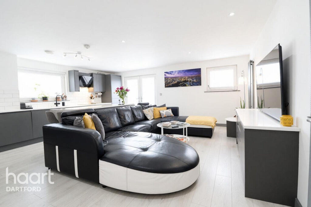 Apartment in Dartford - View 3