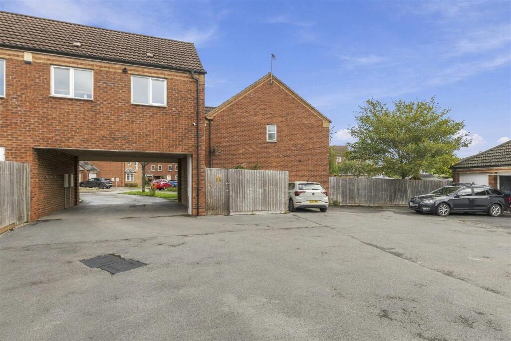 House in Mansfield, Ladybrook - More