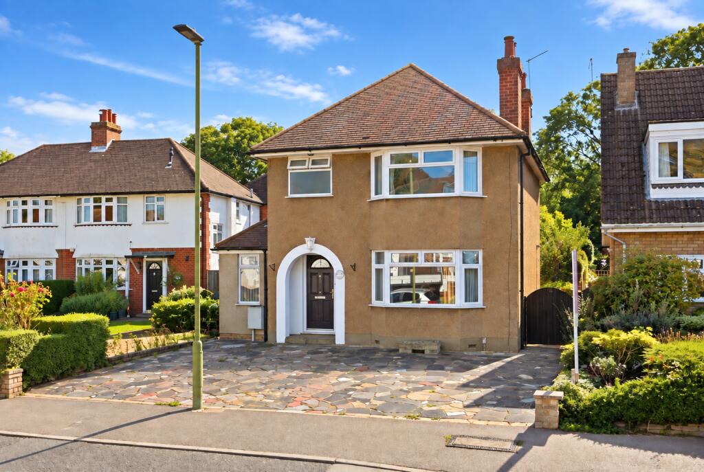 3-bed detached on St. Annes Road, London Colney, St. Albans, Hertfordshire, AL2, £600,000