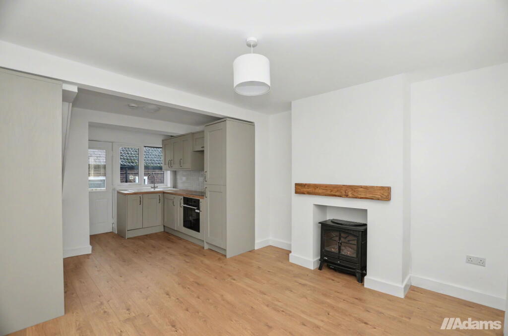 Castle Road, Halton Village photo 2
