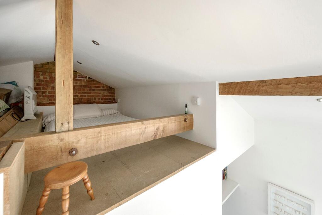 Apartment in London, Swinbrook Estate, North Kensington - More