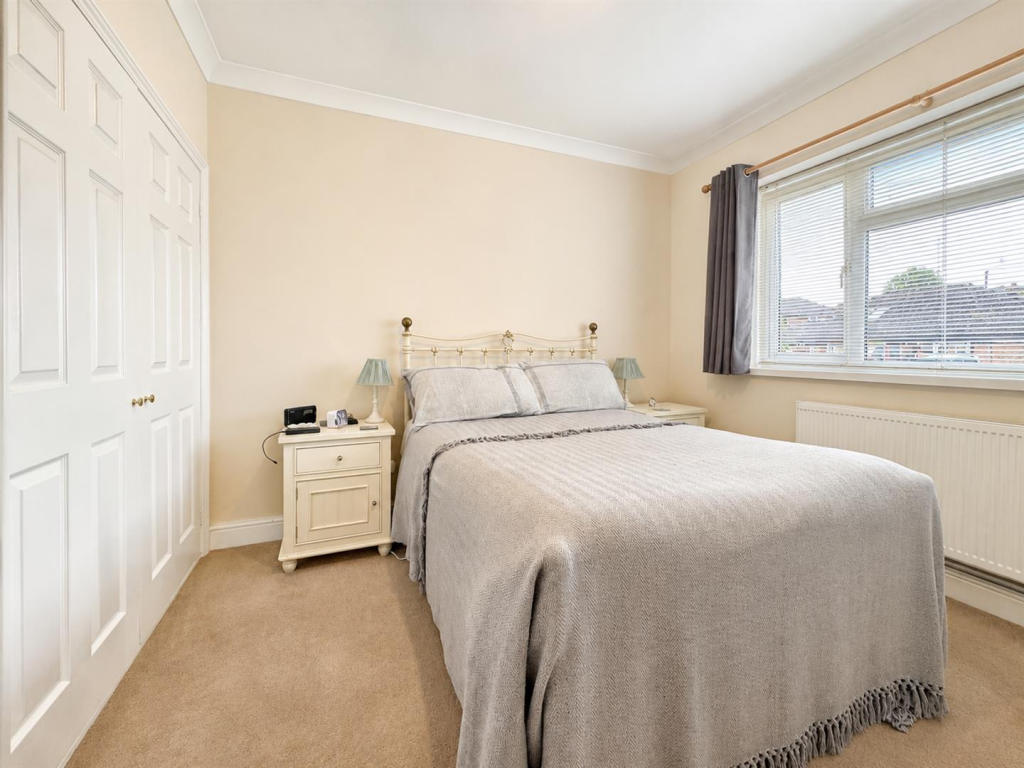 Northway, Burgess Hill photo 4