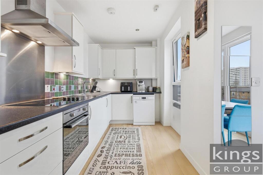 Apartment in Enfield, Carterhatch, Southbury - View 5