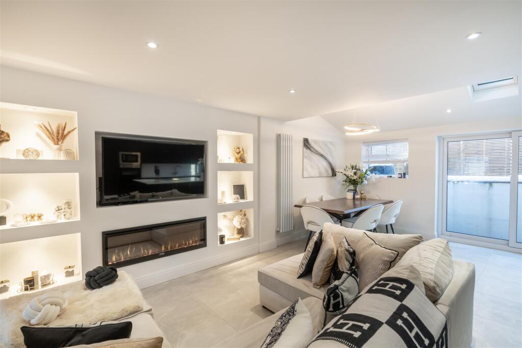 17, Linton Drive, Alwoodley photo 2