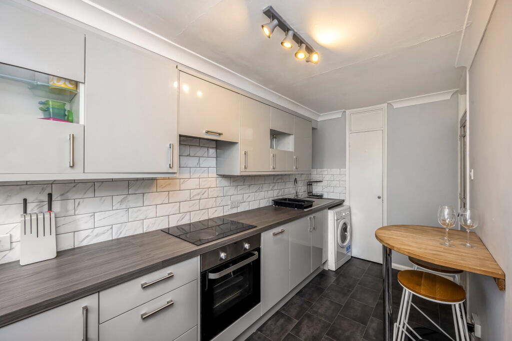 Parklands Road, Hassocks, West Sussex, BN6 8JU photo 4