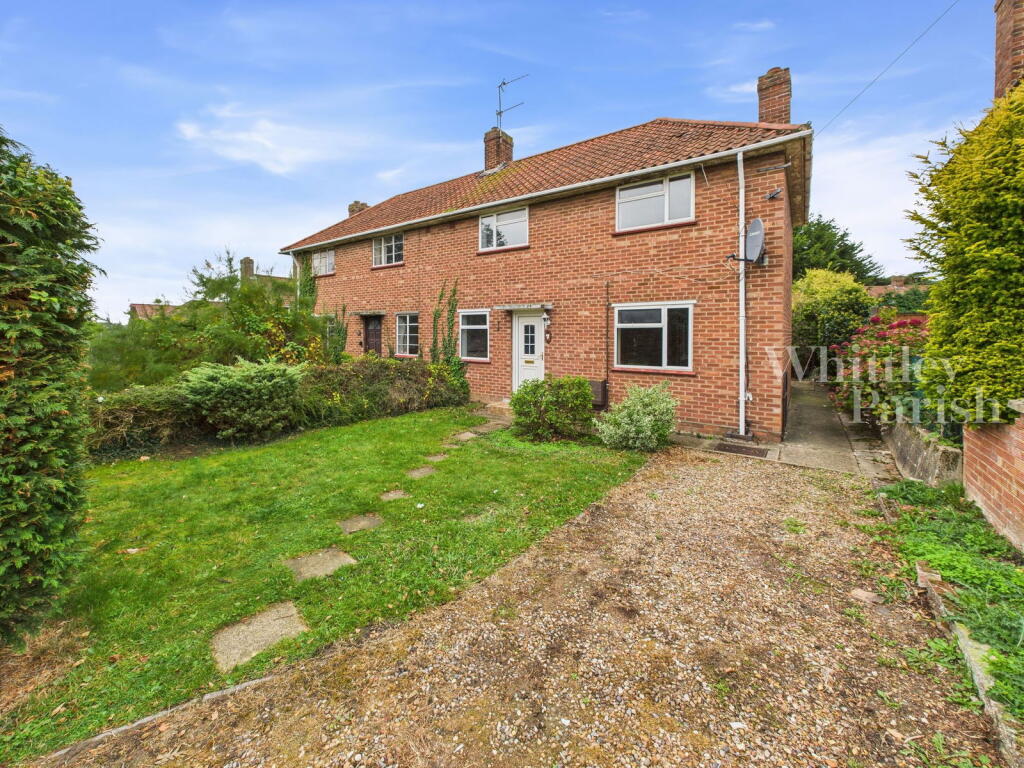 3-bed semi-detached on Willbye Avenue, Diss, £210,000
