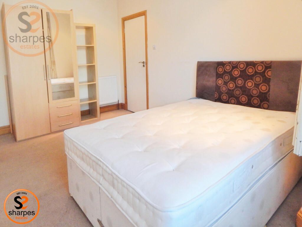 Main image of property: Front double room Robinson Road, London
