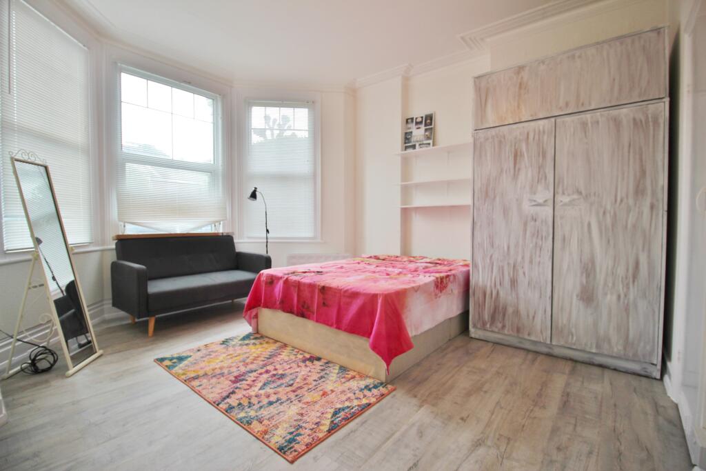 Main image of property: High Road, Whetstone N20