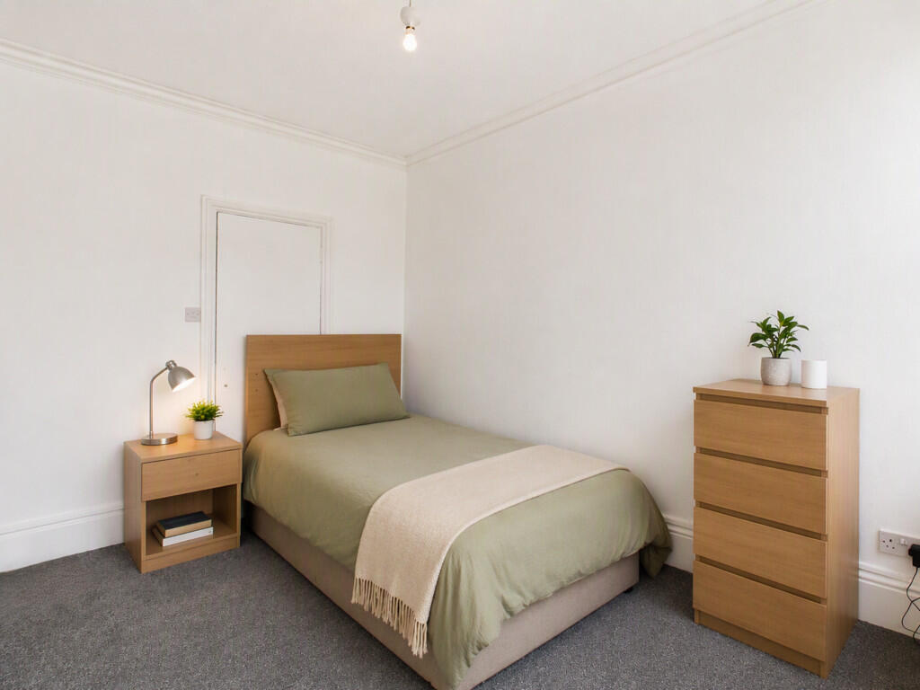 Apartment in Worthing, West Sussex - View 3