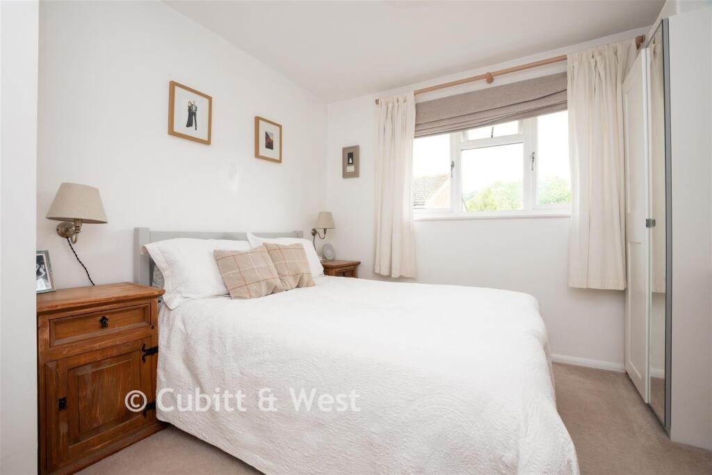 Apartment in Mole Valley, Surrey - View 3