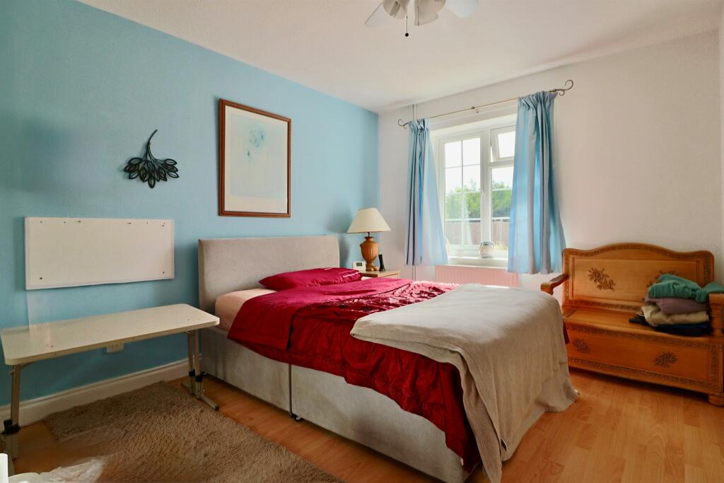 House in Oundle, North Northamptonshire - More