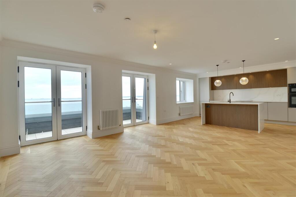 Apartment in Portsmouth, Southsea - View 2