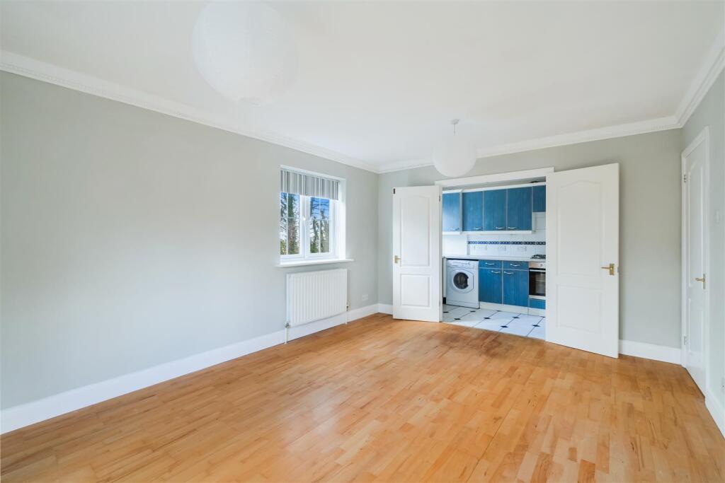 Apartment in Tadworth - View 3