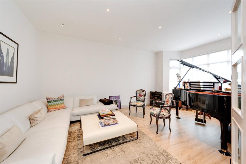 House in London - View 2