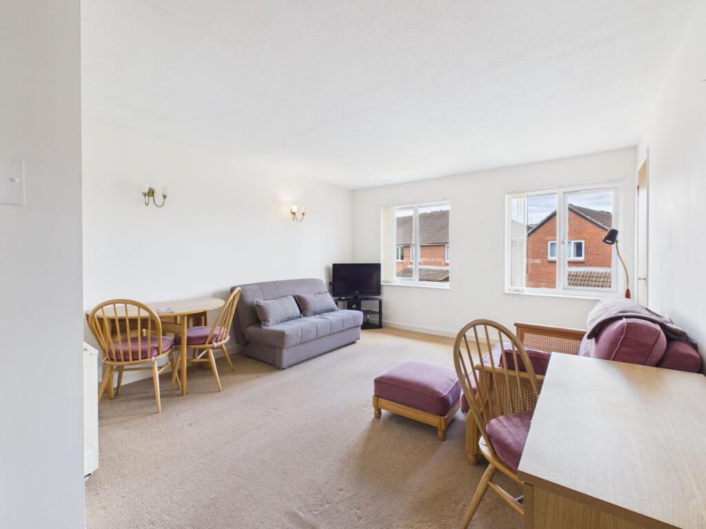 Apartment in Towcester, West Northamptonshire - View 2