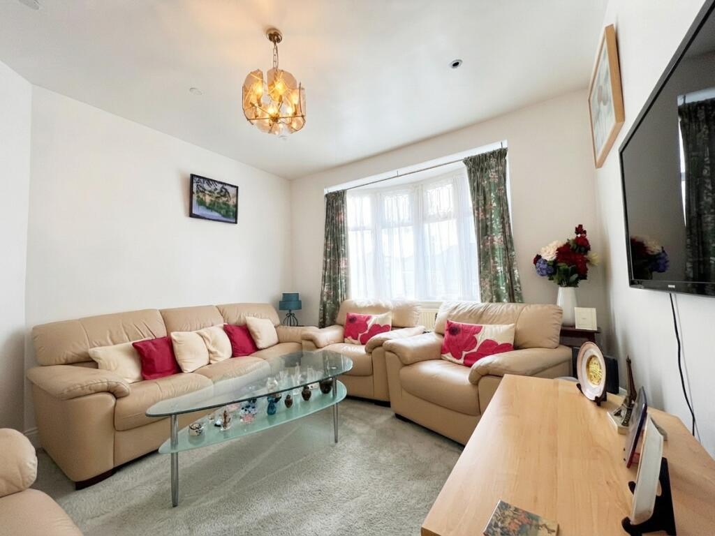 House in Luton, Stopsley - View 3