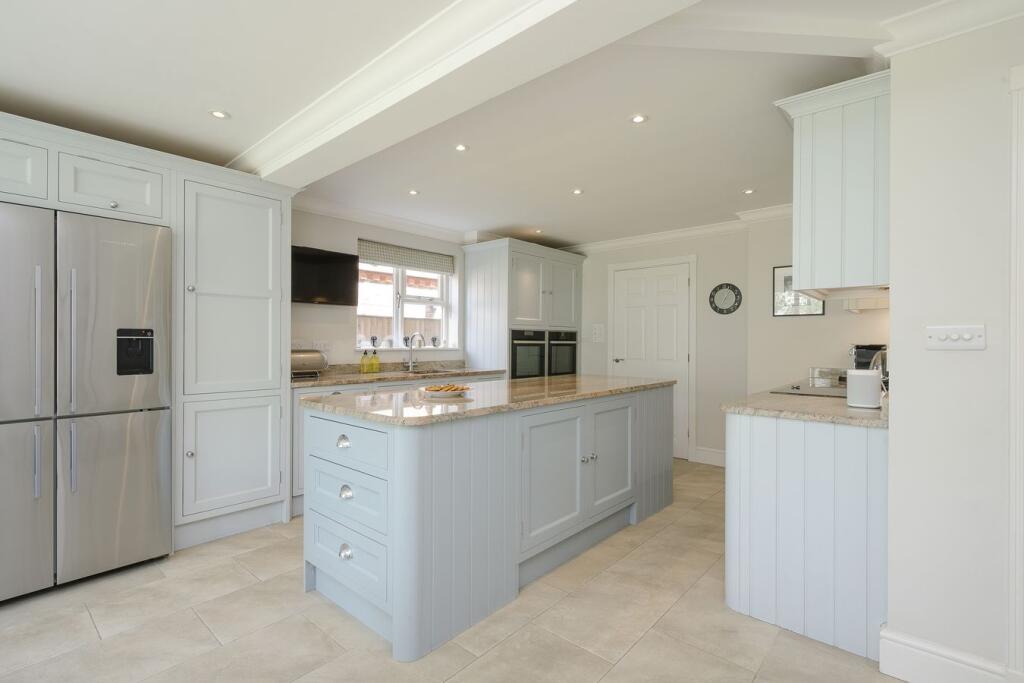 House in Kingston upon Thames - More