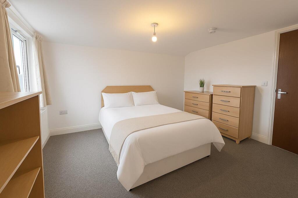 Main image of property: Room 5, Flat 2, 33 Mill Road, Cambridge
