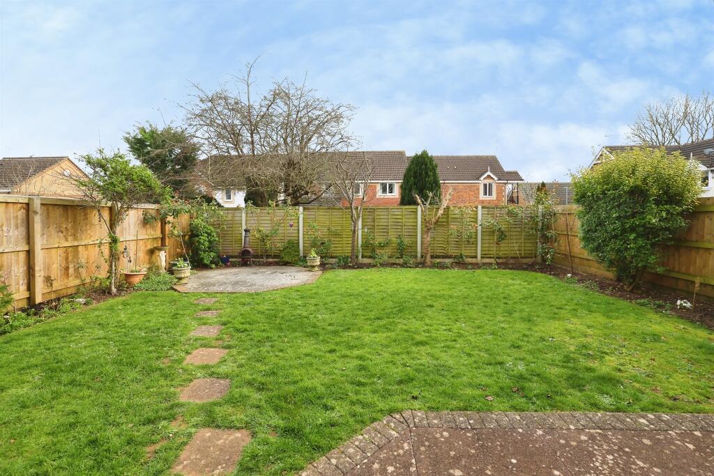 3 bed detached - Acacia Close, Chippenham image 3