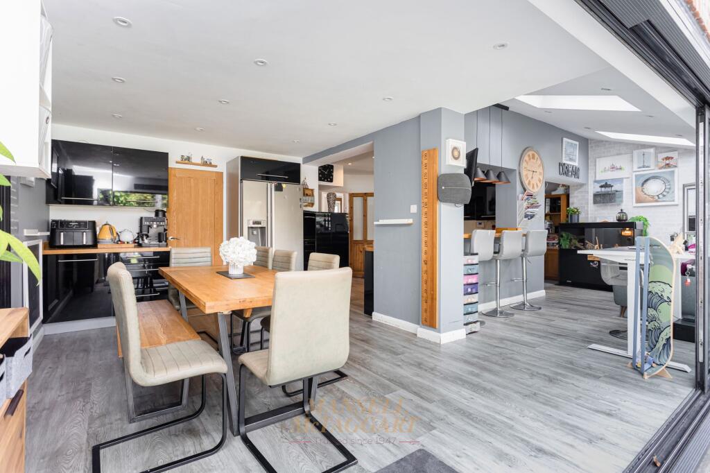 House in Reigate and Banstead, Meath Green, Horley - View 3