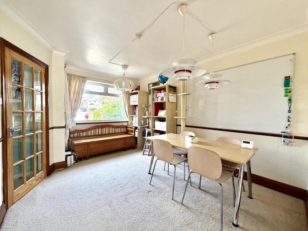 House in London, Royal Borough of Kingston upon Thames - More
