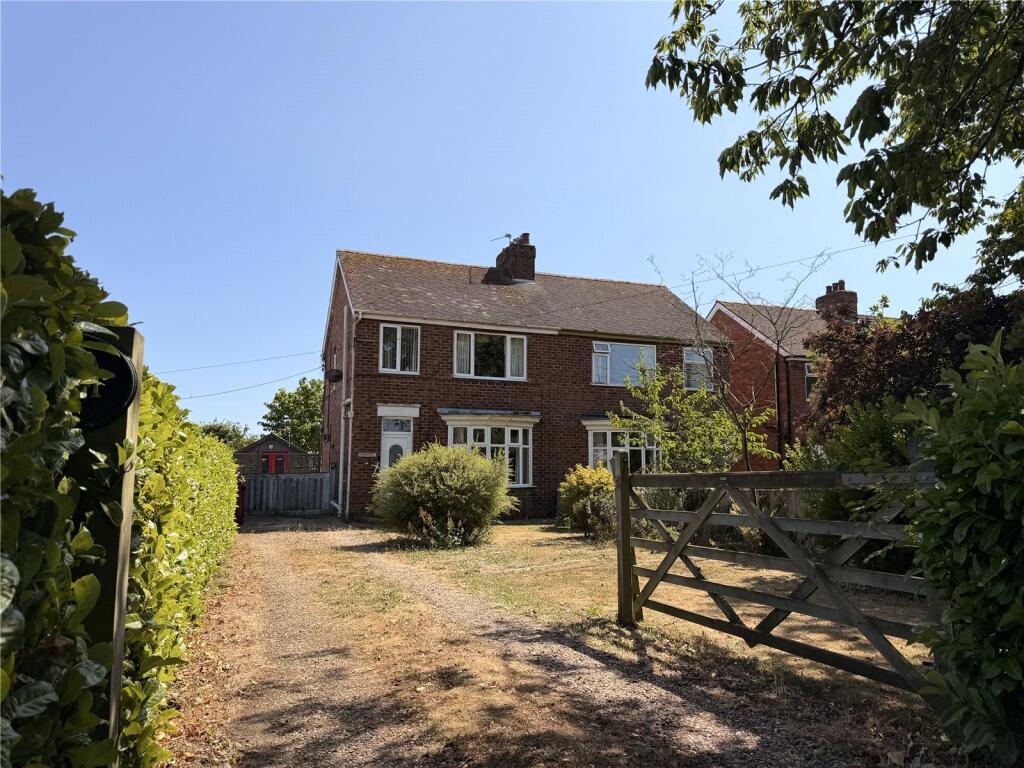 3-bed semi-detached on Scawby Road, Scawby Brook, Brigg, North Lincolnshire, DN20, £175,000