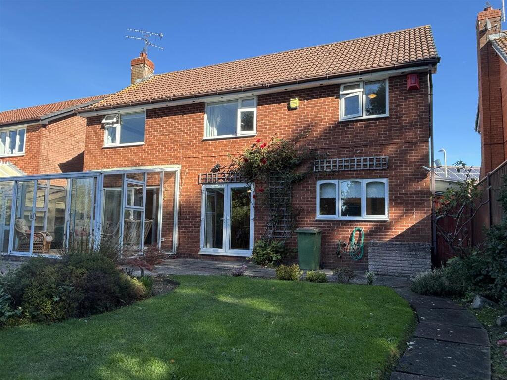 Peartree Close, Glenfield, Leics photo 2